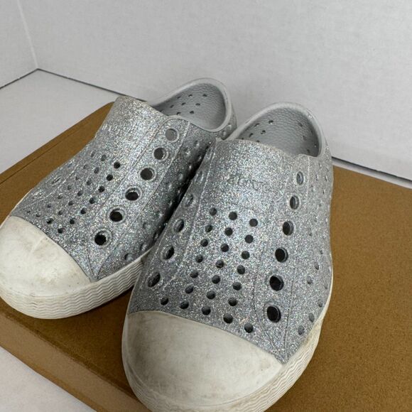 Native Kids Jefferson BLING Slip On Sandals Shoes - Silver Size 5 - Picture 1 of 11